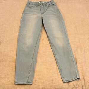 Levi’s high wasted taper jeans size 26